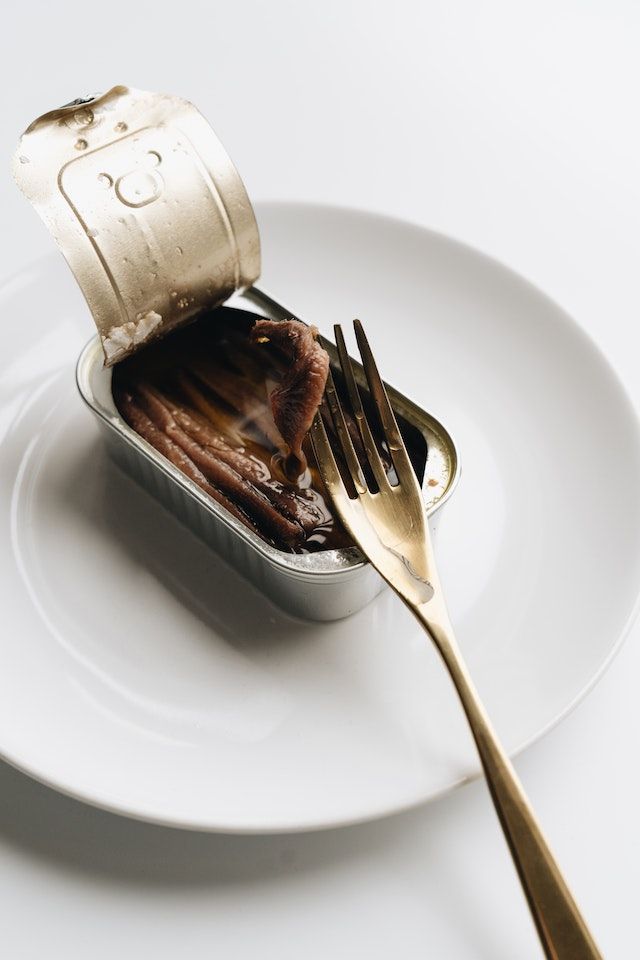 Les anchois sont un des ingrédients principaux de la pissaladière, tarte salée traditionnelle du sud de la France.